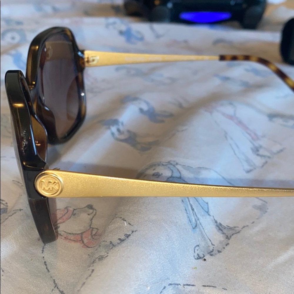 Michael kors sunglasses - Picture 2 of 5